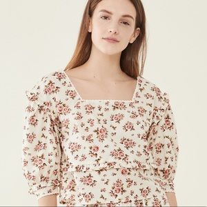 NWT Meadows Roses Daphne Top